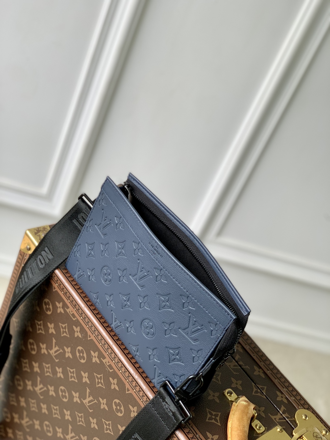 Louis Vuitton M81115 Gaston Wearable Wallet -22*14.5*4.5M