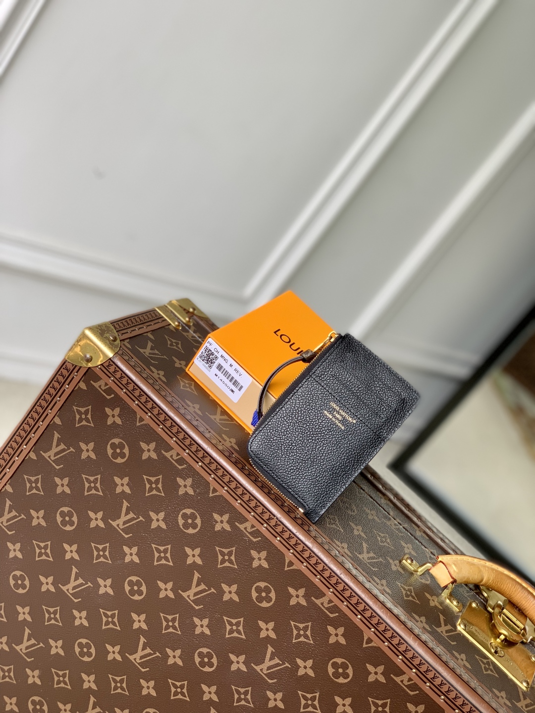 Louis Vuitton Low Key Wallet - 8.5 x 1 x 13CM