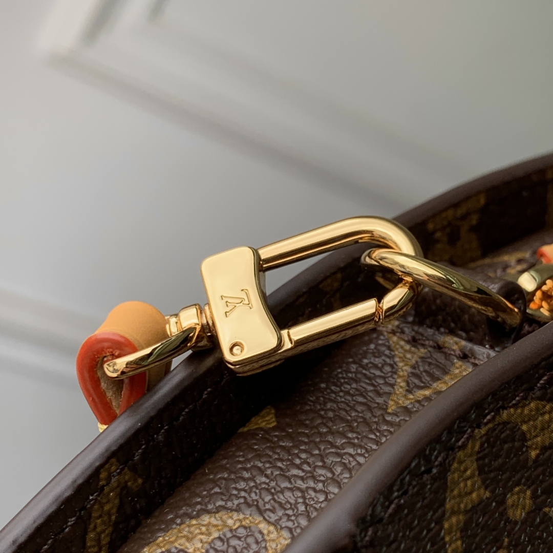 Louis Vuitton Fan Bag-19 x 6 x 37CM