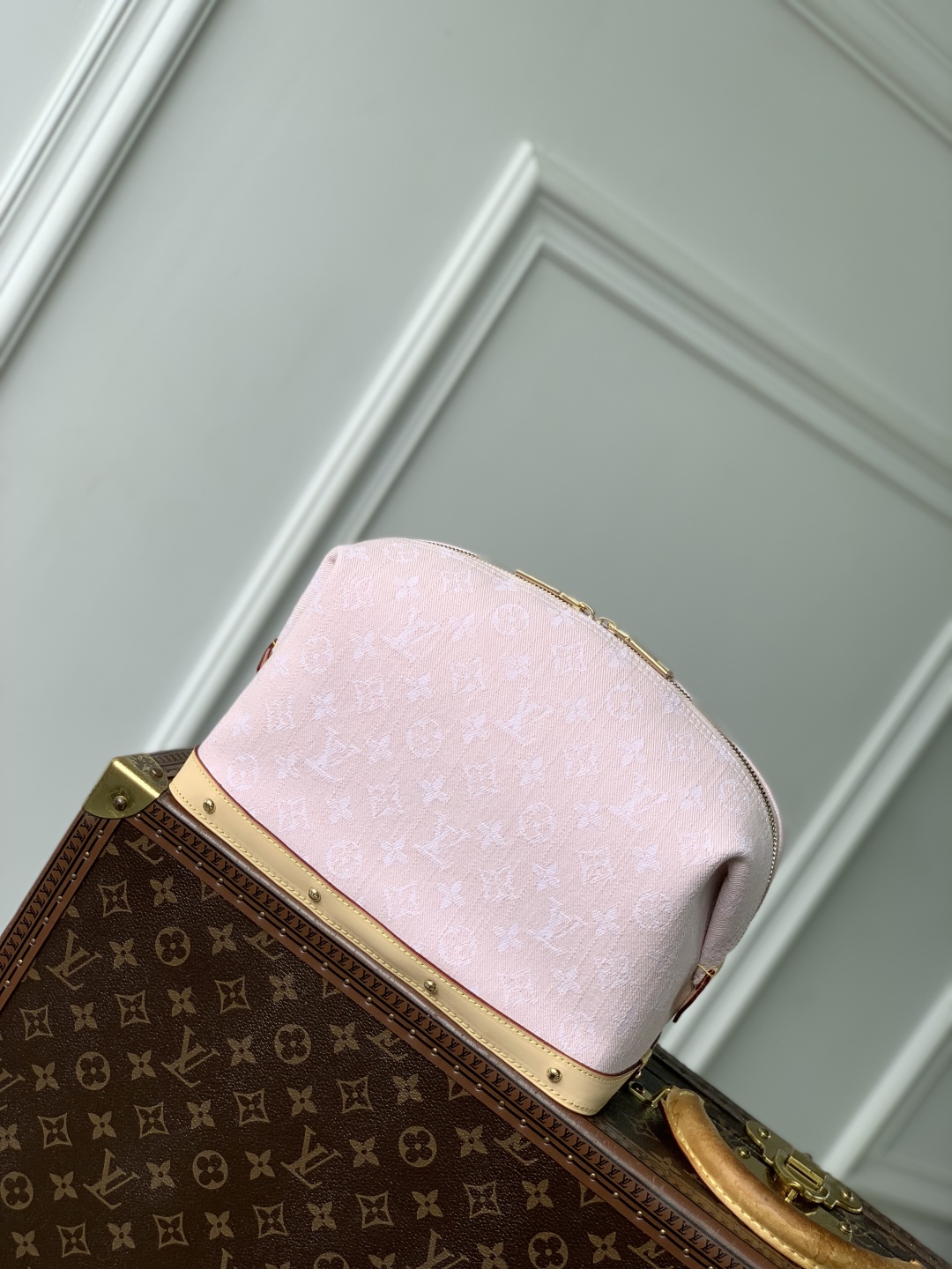 Louis Vuitton Pochette Cosmétique-27 x 18 x9CM