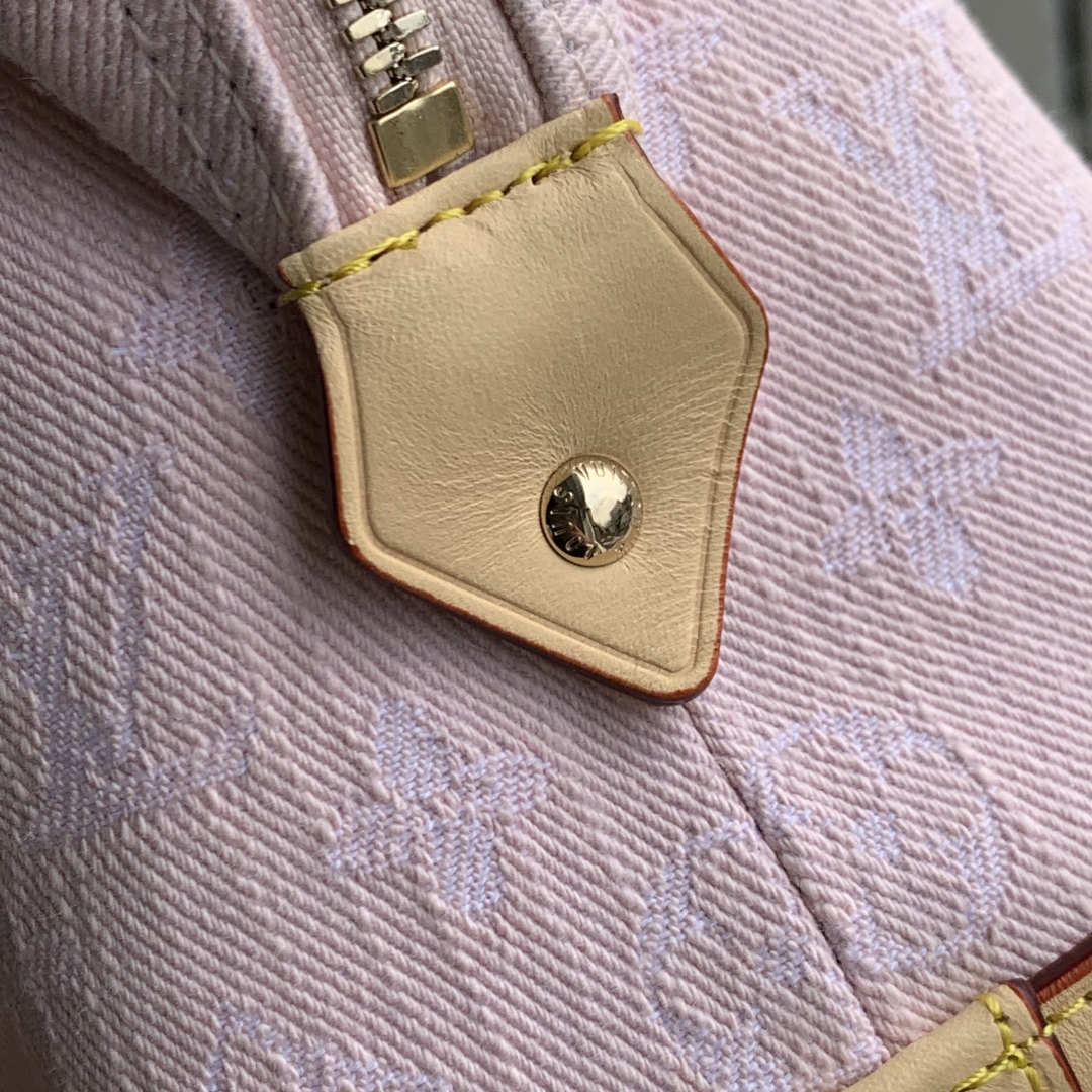 Louis Vuitton Pochette Cosmétique-27 x 18 x9CM