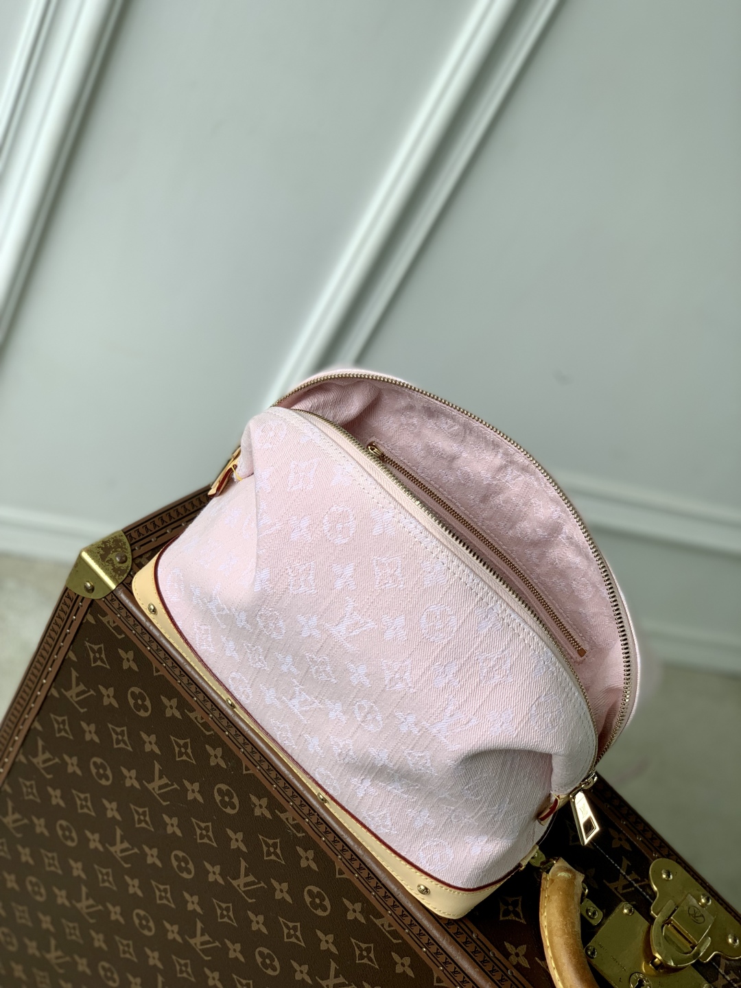 Louis Vuitton Pochette Cosmétique-27 x 18 x9CM