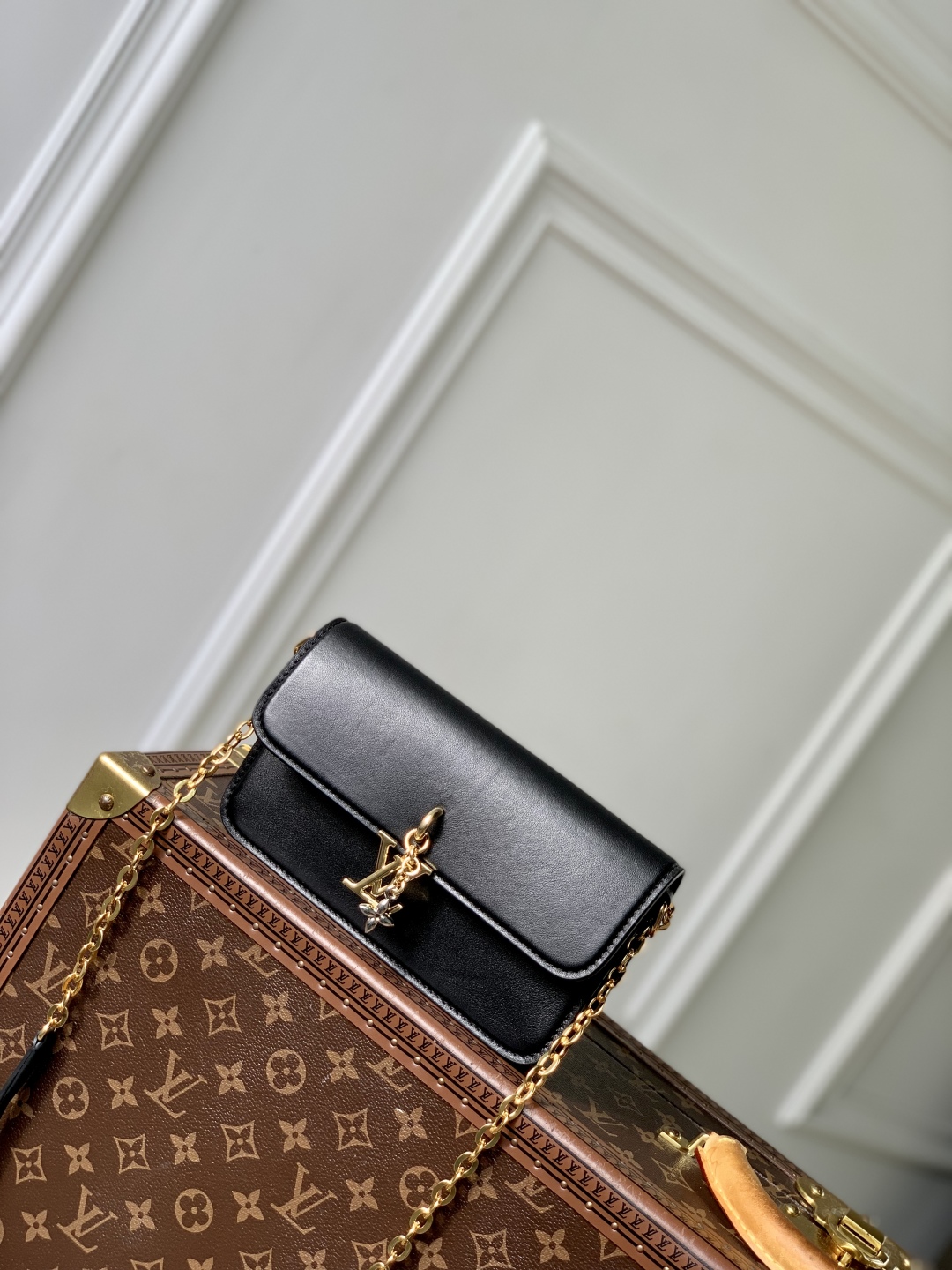 Louis Vuitt*n Bloom Wallet On Chain Bag -M14851-11.5 x 4 x 20 CM