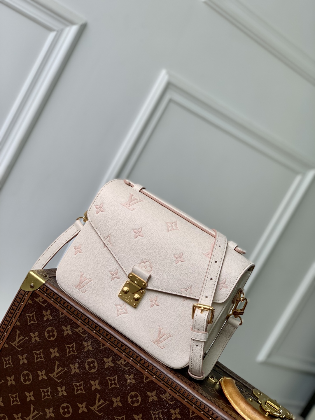 Louis Vuitton Pochette Metis Handbags-25*19*7CM