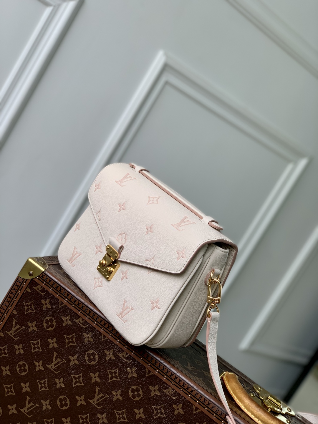 Louis Vuitton Pochette Metis Handbags-25*19*7CM