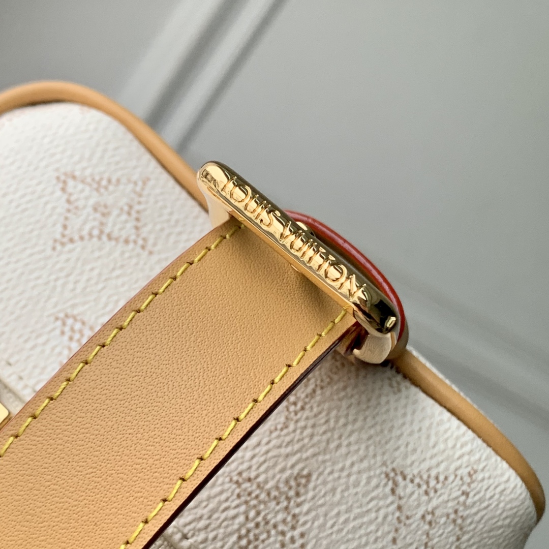 Louis Vuitton Locker Dopp Kit Pouch -23 x 13 x 12CM