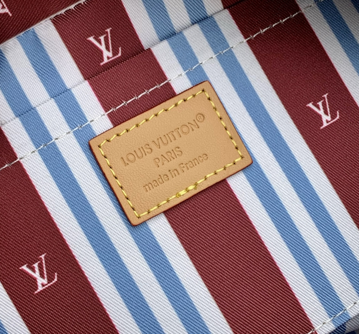 Louis Vuitton Locker Dopp Kit Pouch -23 x 13 x 12CM