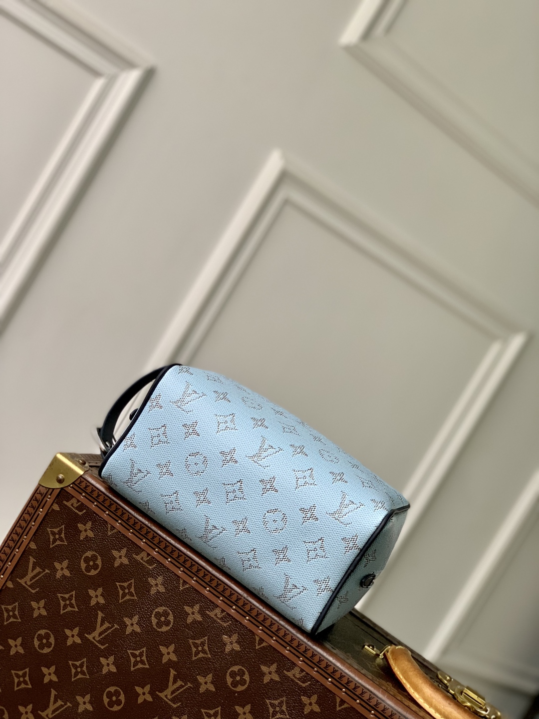 Louis Vuitton Locker Dopp Kit Pouch -23 x 13 x 12CM