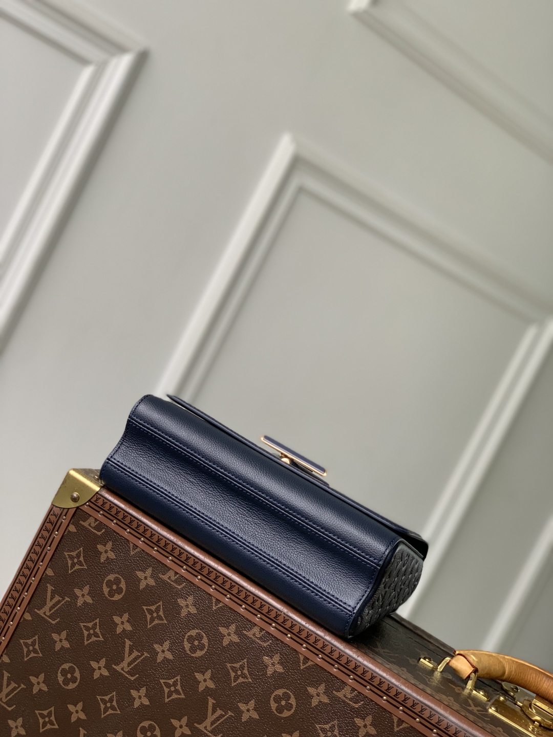 Louis Vuitton Twist MM Slim Bag-M14341-23 × 16 × 8CM