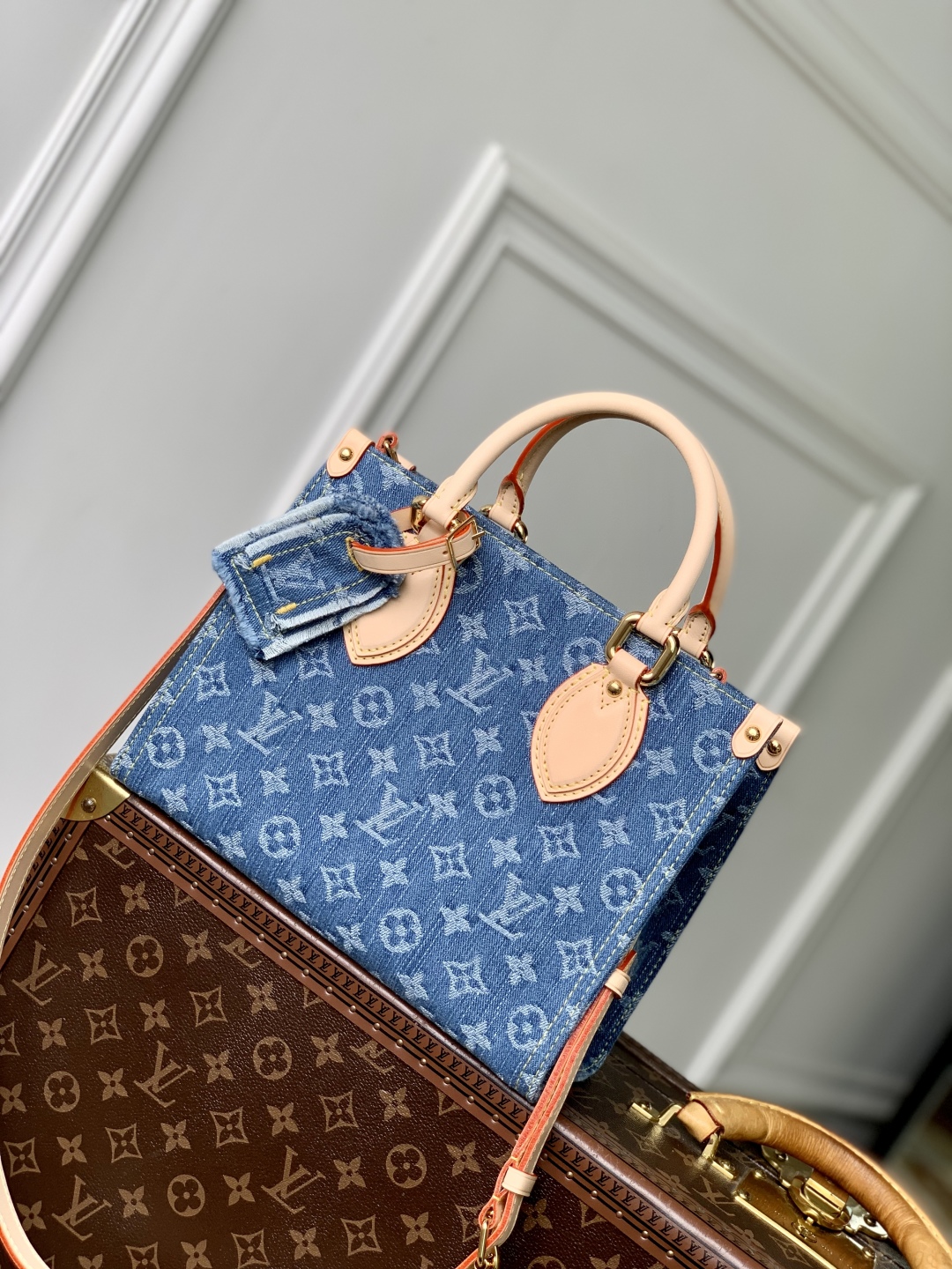 Louis Vuitton OnTheGo Handbag-4633-19 x 11.5 x 25CM