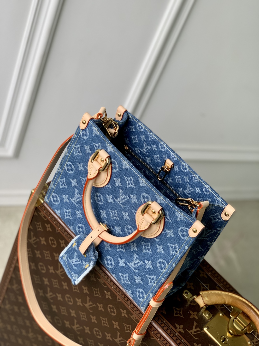 Louis Vuitton OnTheGo Handbag-4633-19 x 11.5 x 25CM