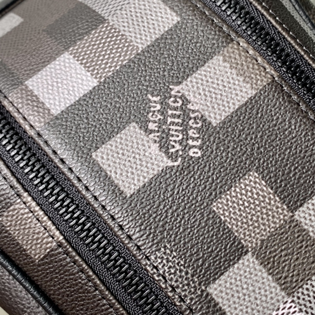 Louis Vuitton Locker Dopp Kit Pouch -28 x 15 x 16.5CM