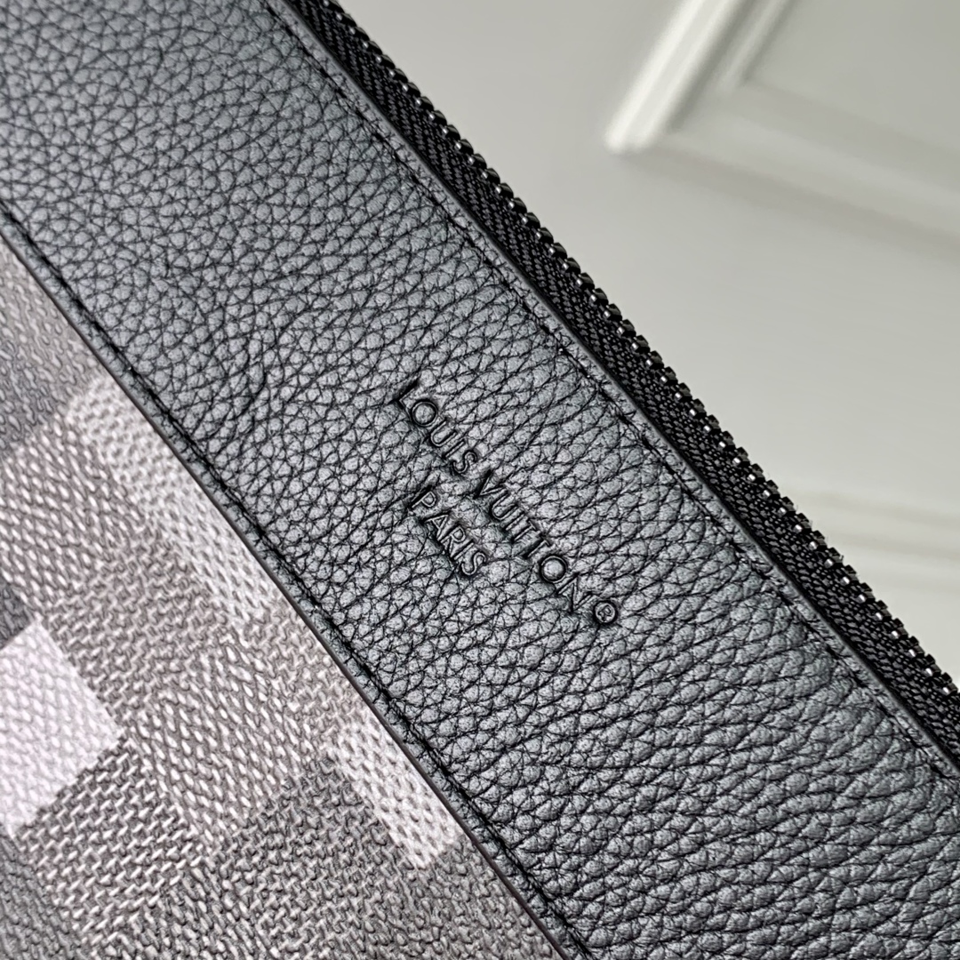 Louis Vuitton Pochette Voyage Souple Pouch-M83568-32 x 21 x 8CM