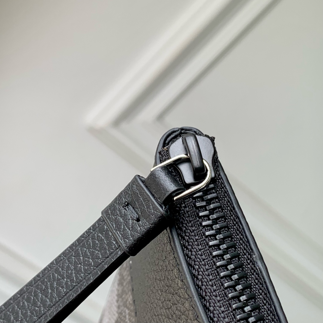 Louis Vuitton Pochette Voyage Souple Pouch-M83568-32 x 21 x 8CM