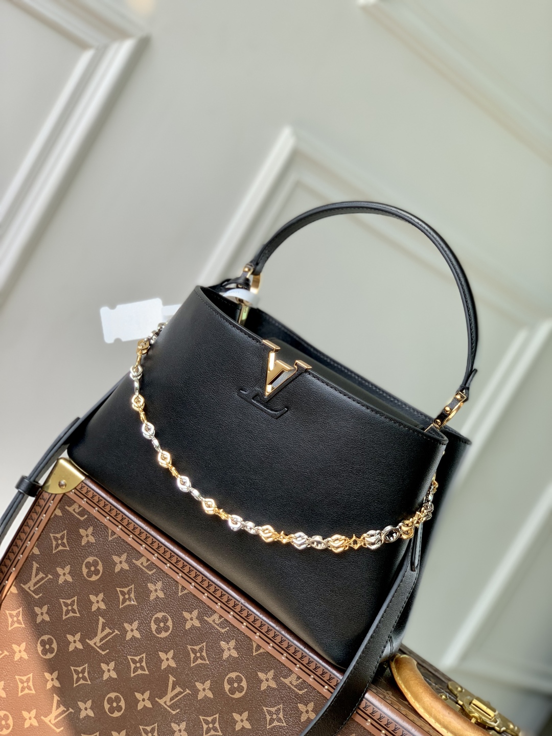 Louis Vuitton Capucines Souple Handlebag-24 x 12 x 33CM