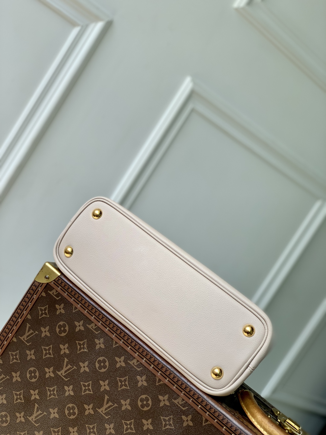 Louis Vuitton Capucines Souple Handlebag-24 x 12 x 33CM