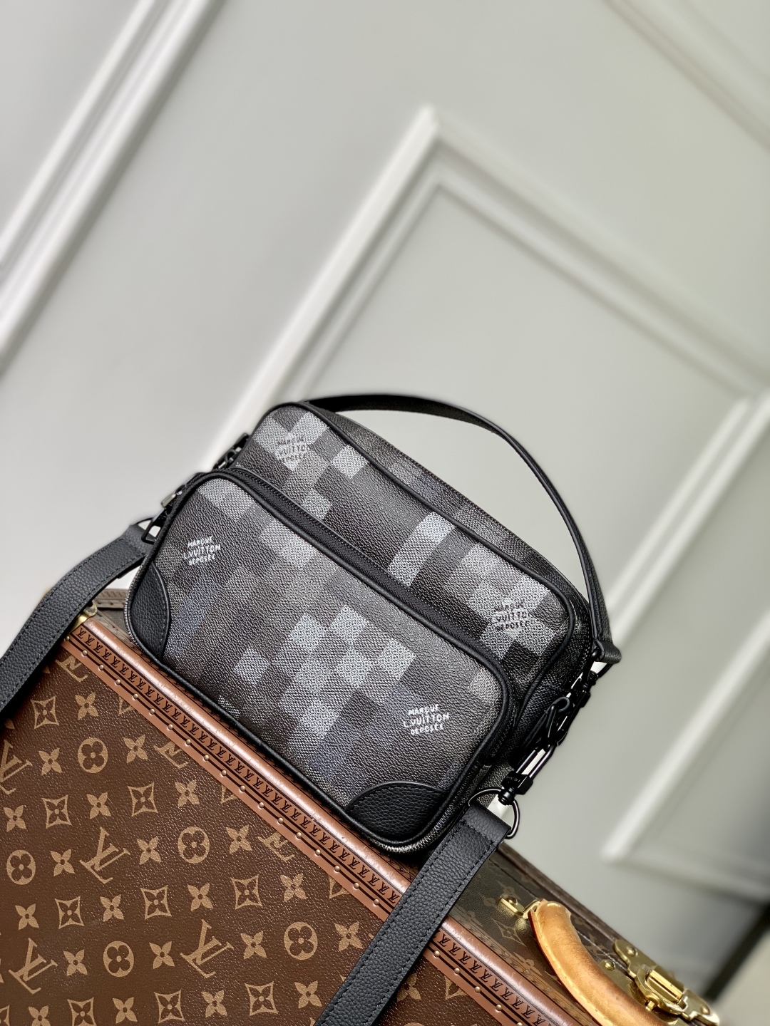 Louis Vuitton Nil Messenger Bag-25 x 17.5 x 11CM