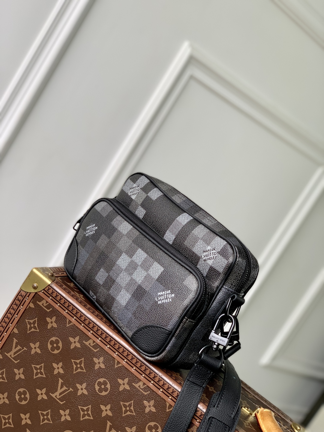 Louis Vuitton Nil Messenger Bag-25 x 17.5 x 11CM