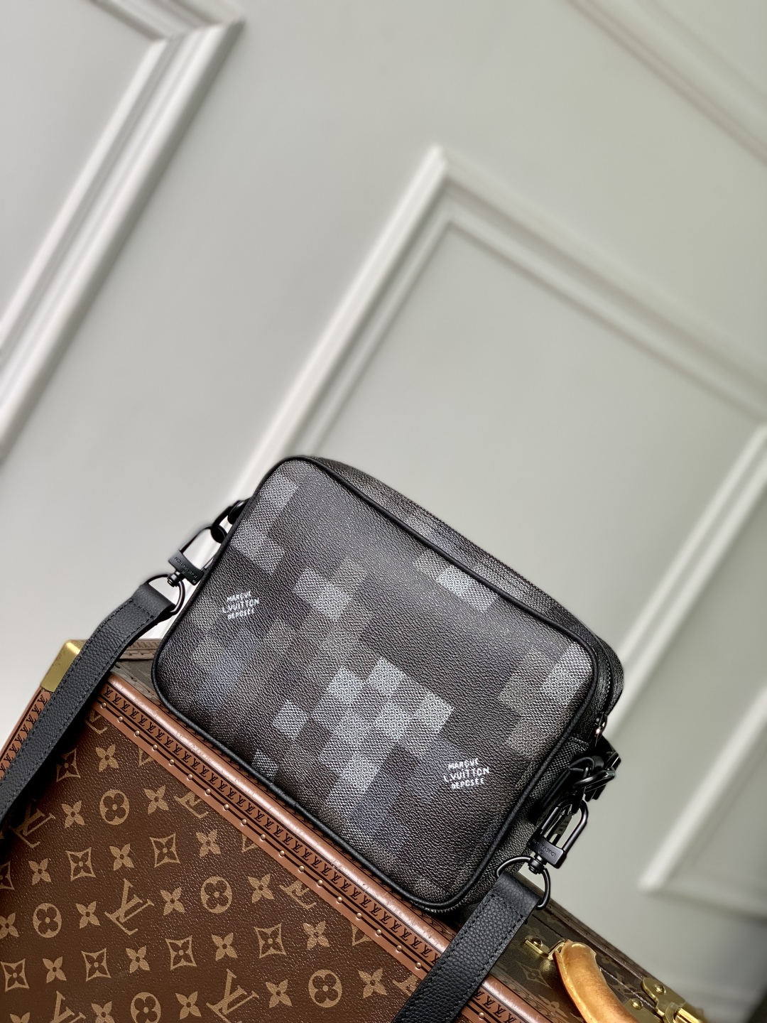 Louis Vuitton Nil Messenger Bag-25 x 17.5 x 11CM