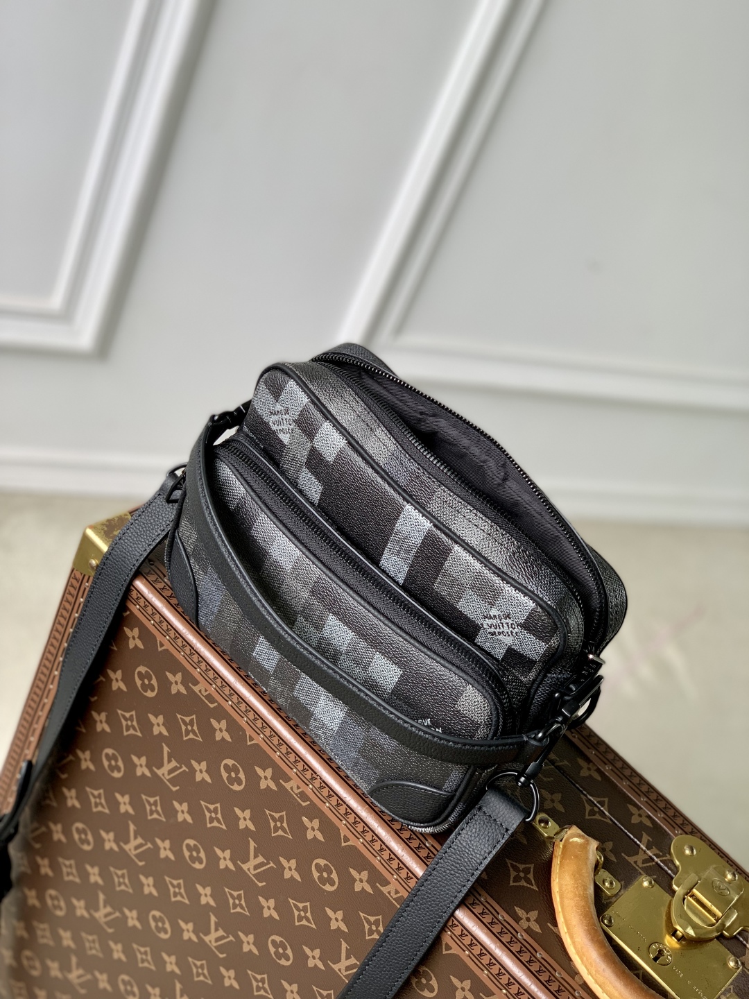 Louis Vuitton Nil Messenger Bag-25 x 17.5 x 11CM