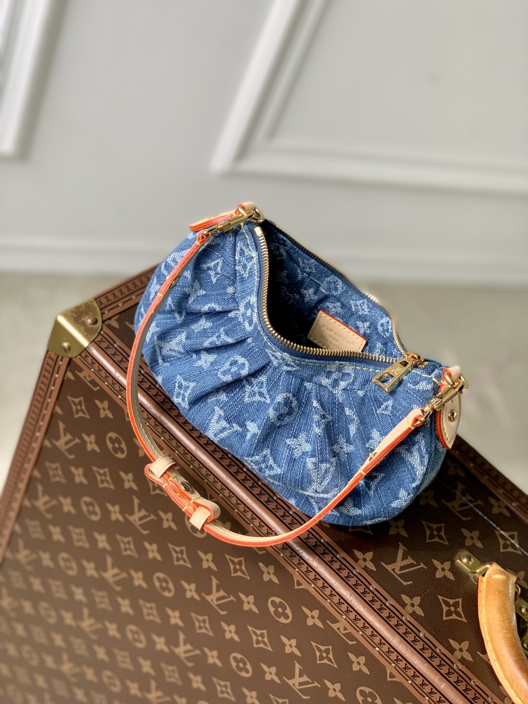 Louis Vuitton Pochette Valley Bag-15 x 7 x 21CM