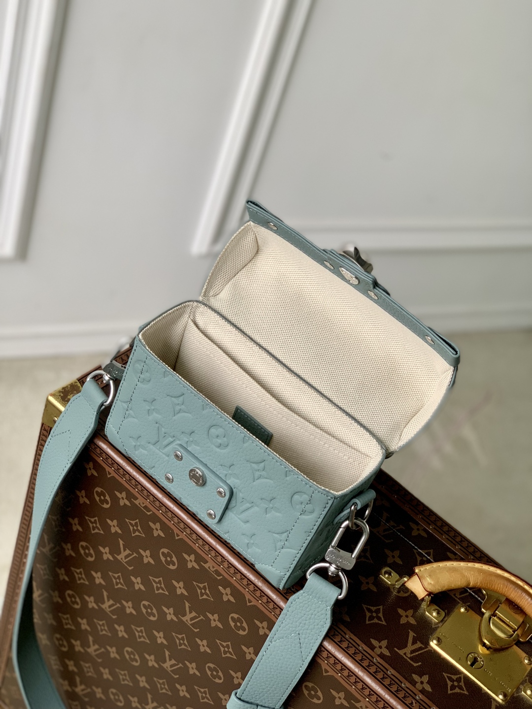 Louis Vuitton Soul Trunk Handbag-15 x 7 x 19CM