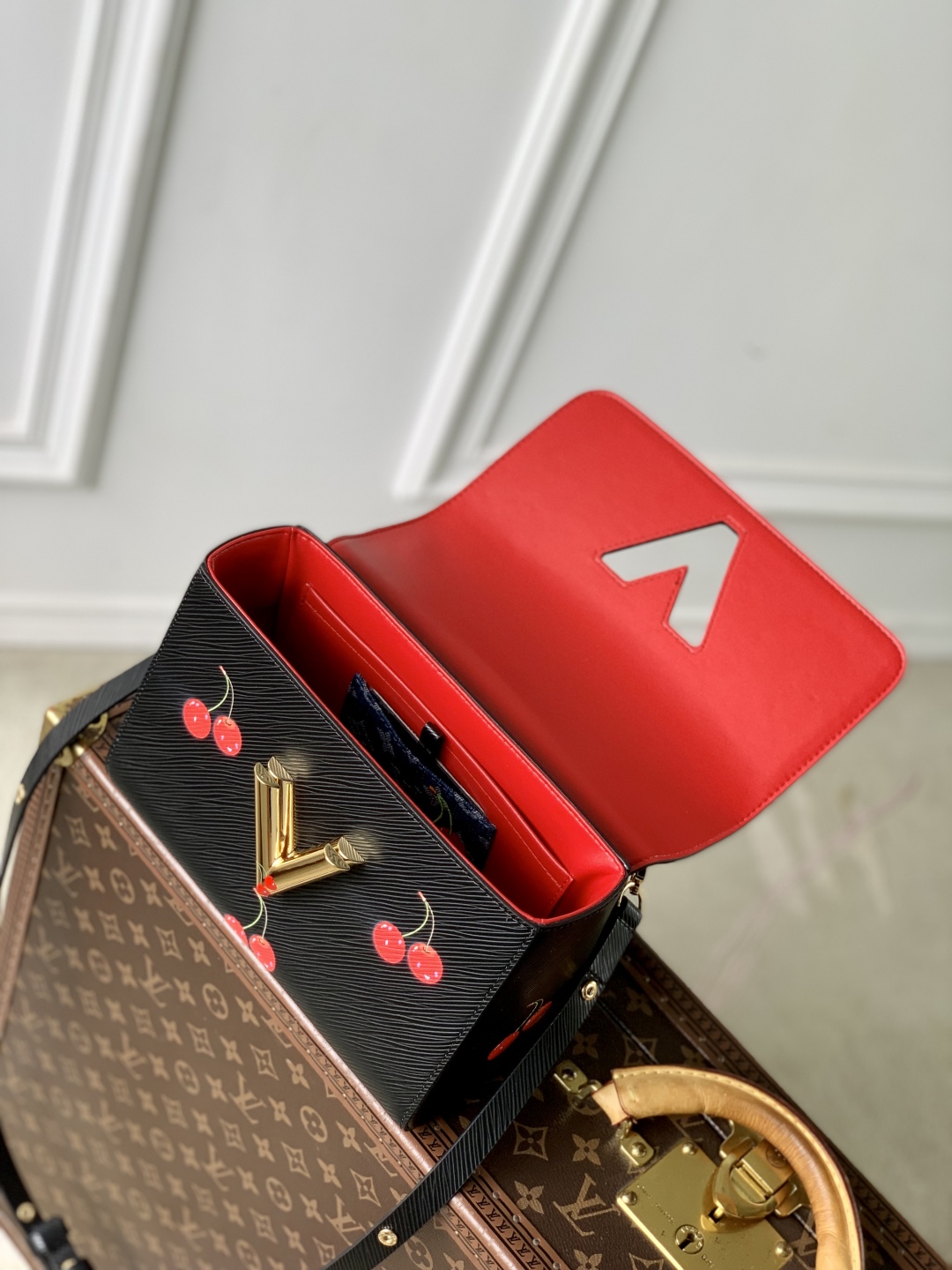 Louis Vuitton Twist MM Slim Bag-M14341-23 × 16 × 8CM