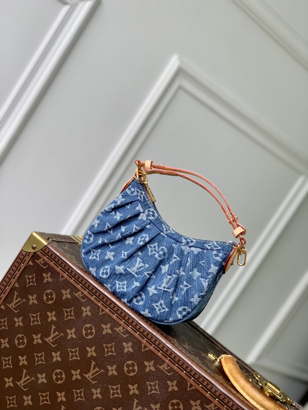 Louis Vuitton Pochette Valley Bag-15 x 7 x 21CM