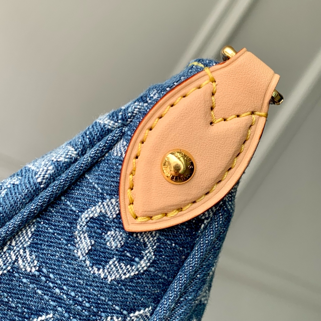 Louis Vuitton Pochette Valley Bag-15 x 7 x 21CM