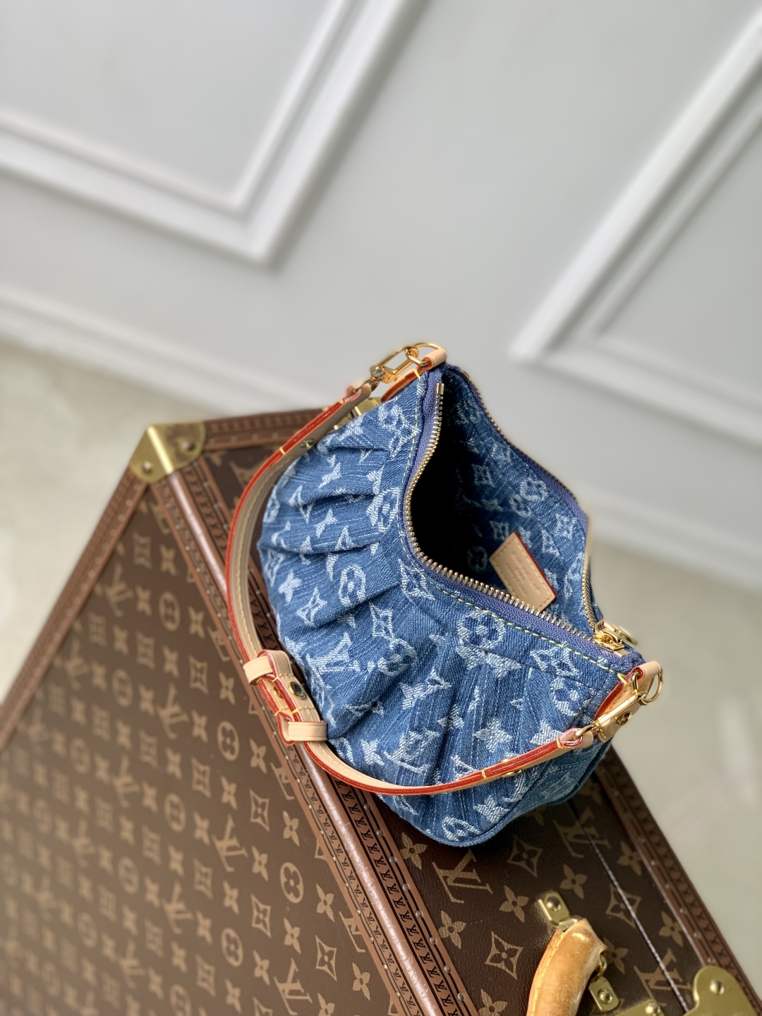 Louis Vuitton Pochette Valley Bag-15 x 7 x 21CM