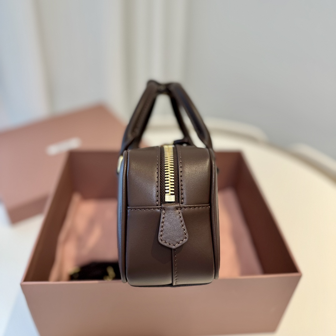 MiuMiu Top Handbags-22X10.5X7.5CM