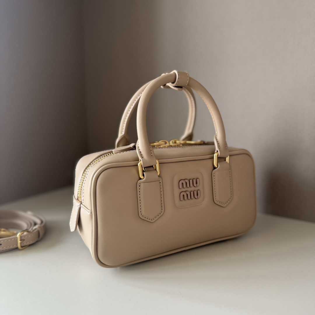 MiuMiu Top Handbags-22X10.5X7.5CM