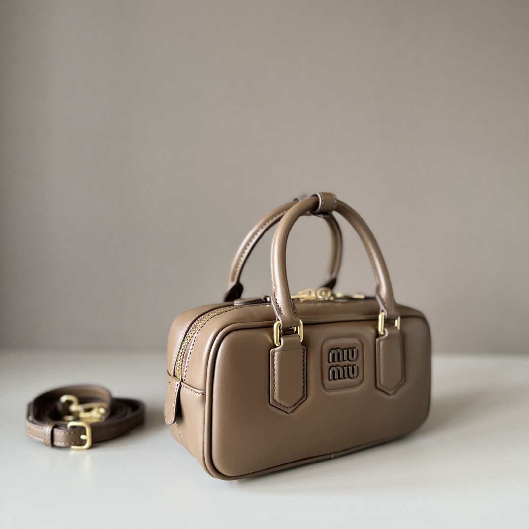 MiuMiu Top Handbags-22X10.5X7.5CM