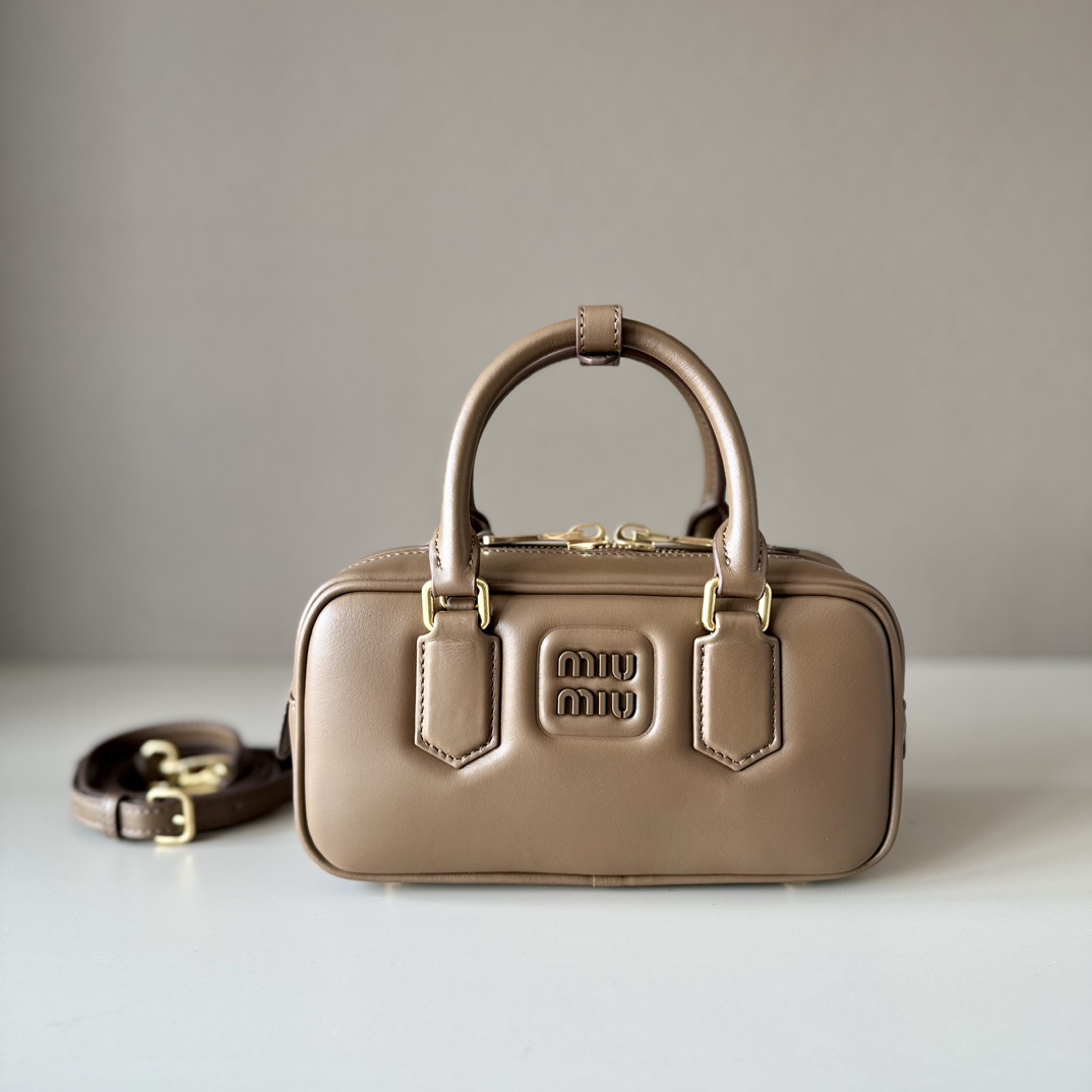 MiuMiu Top Handbags-22X10.5X7.5CM