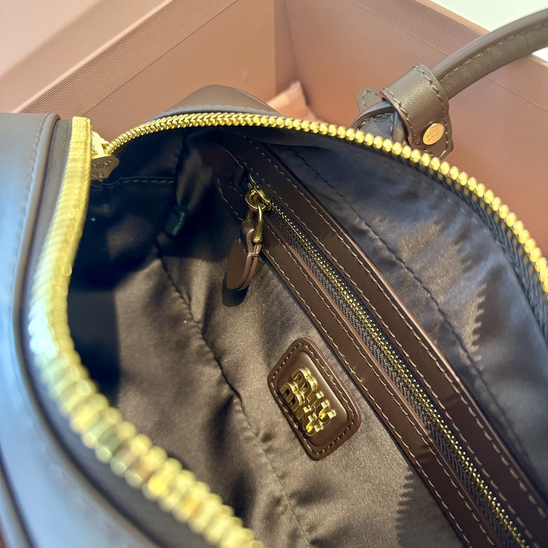 MiuMiu Top Handbags-22X10.5X7.5CM