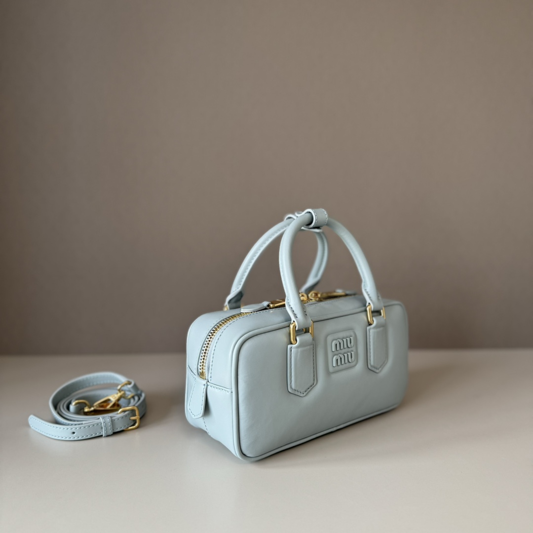 MiuMiu Top Handbags-22X10.5X7.5CM