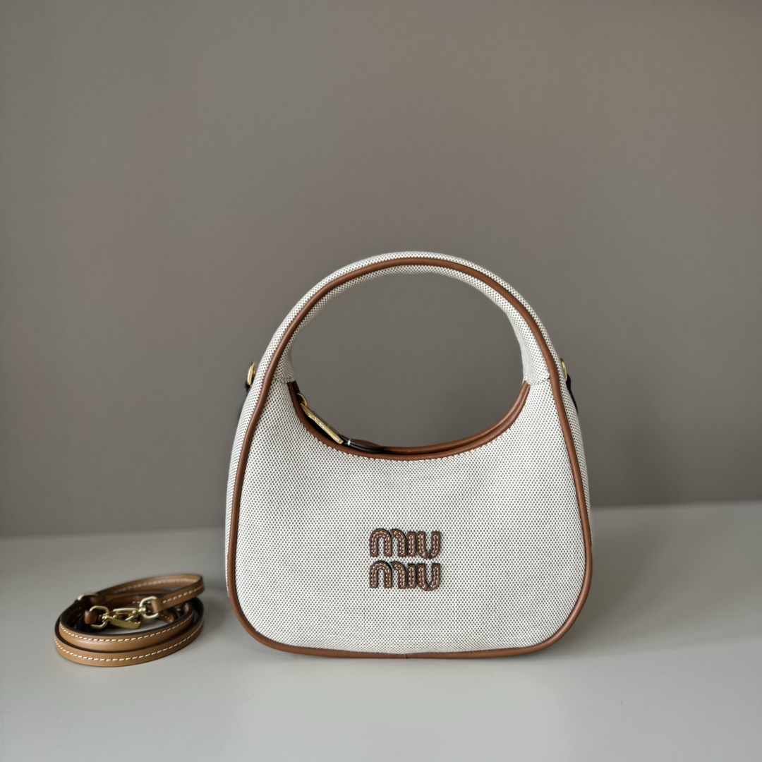 MiuMiu MiuWaner Bag--23 x 13 x 7CM