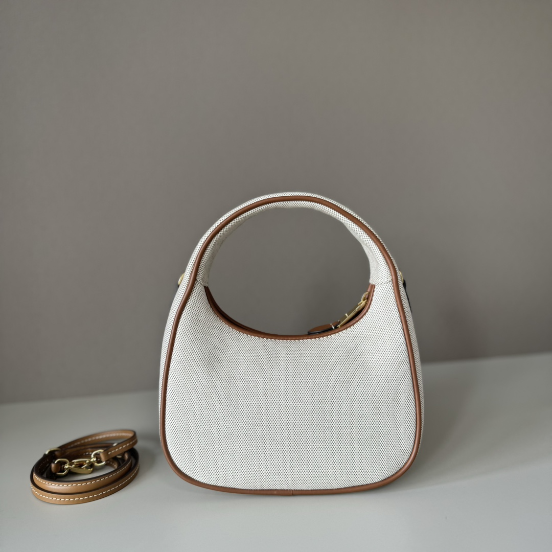MiuMiu MiuWaner Bag--23 x 13 x 7CM