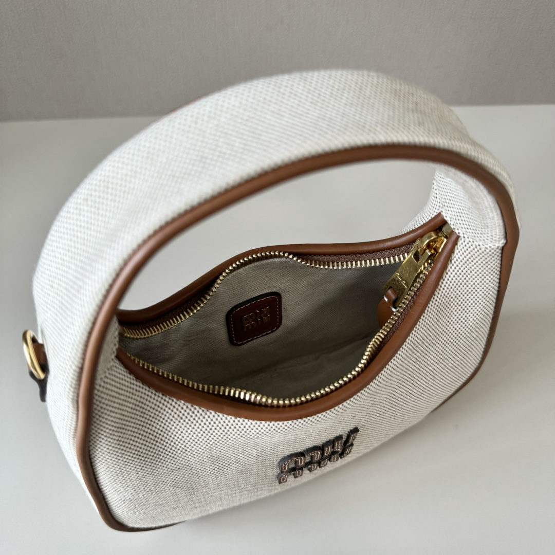 MiuMiu MiuWaner Bag--23 x 13 x 7CM