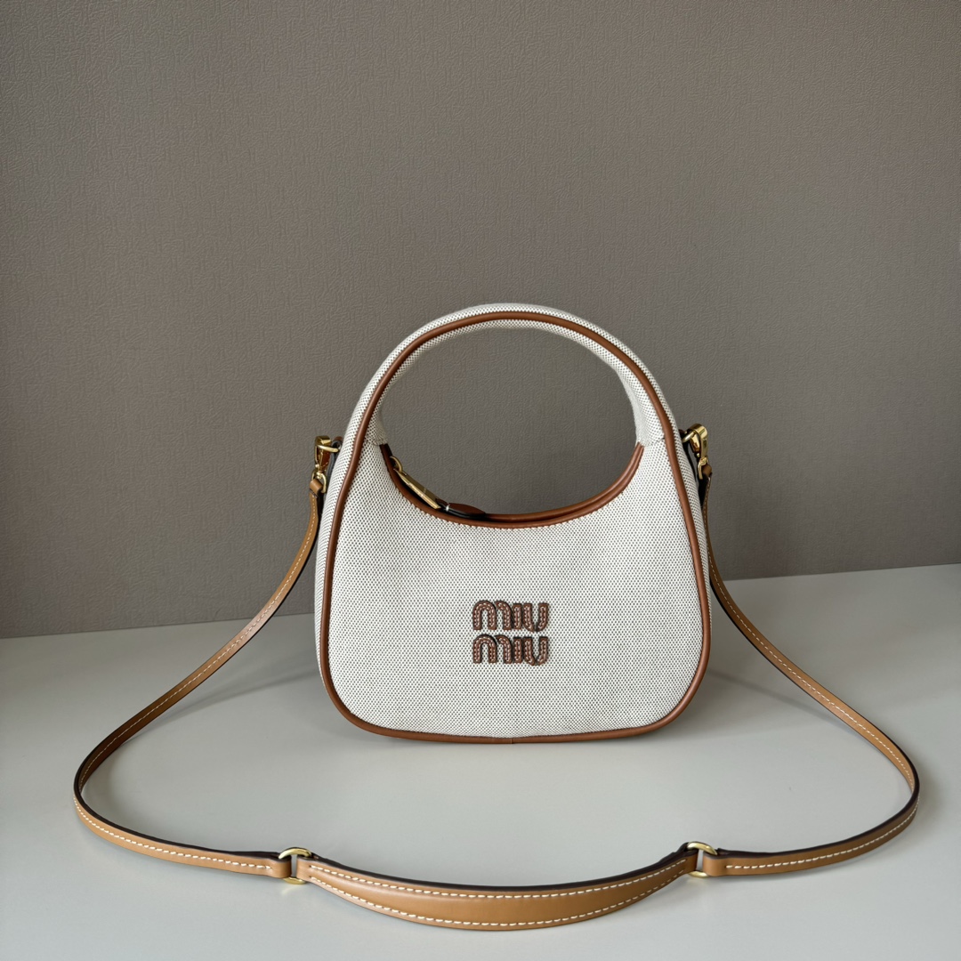MiuMiu MiuWaner Bag--23 x 13 x 7CM