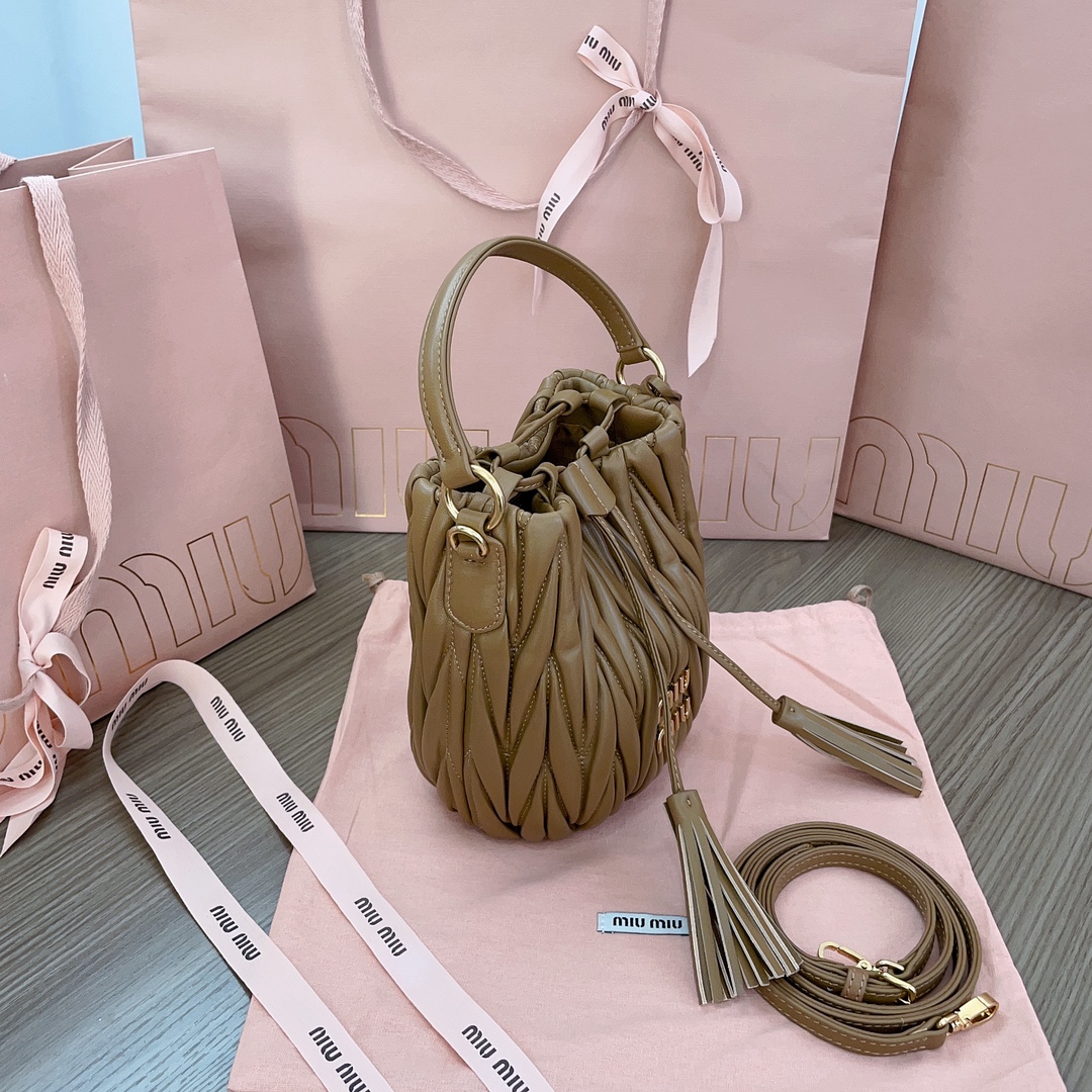 MiuMiu Matelasse Bucket-17X15X10CM