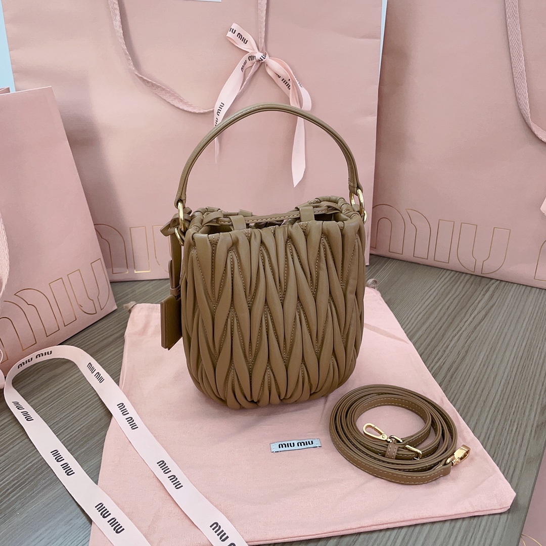 MiuMiu Matelasse Bucket-17X15X10CM