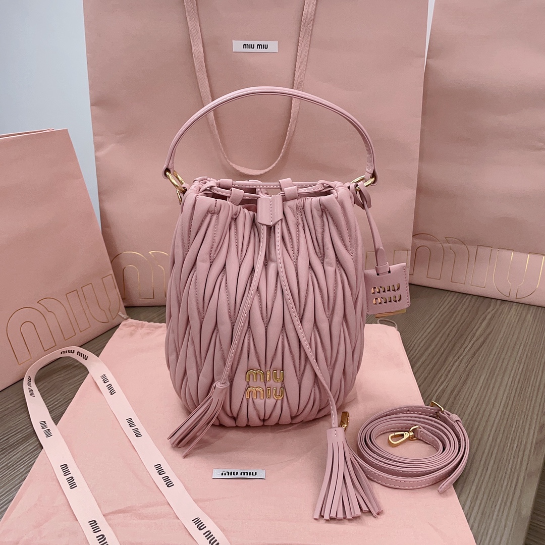 MiuMiu Matelasse Bucket-20X18X14CMCM