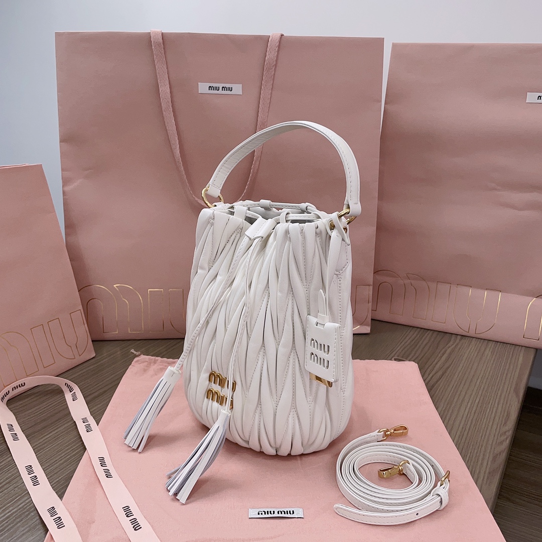 MiuMiu Matelasse Bucket-20X18X14CMCM