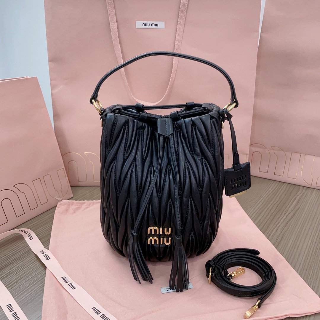MiuMiu Matelasse Bucket-20X18X14CMCM