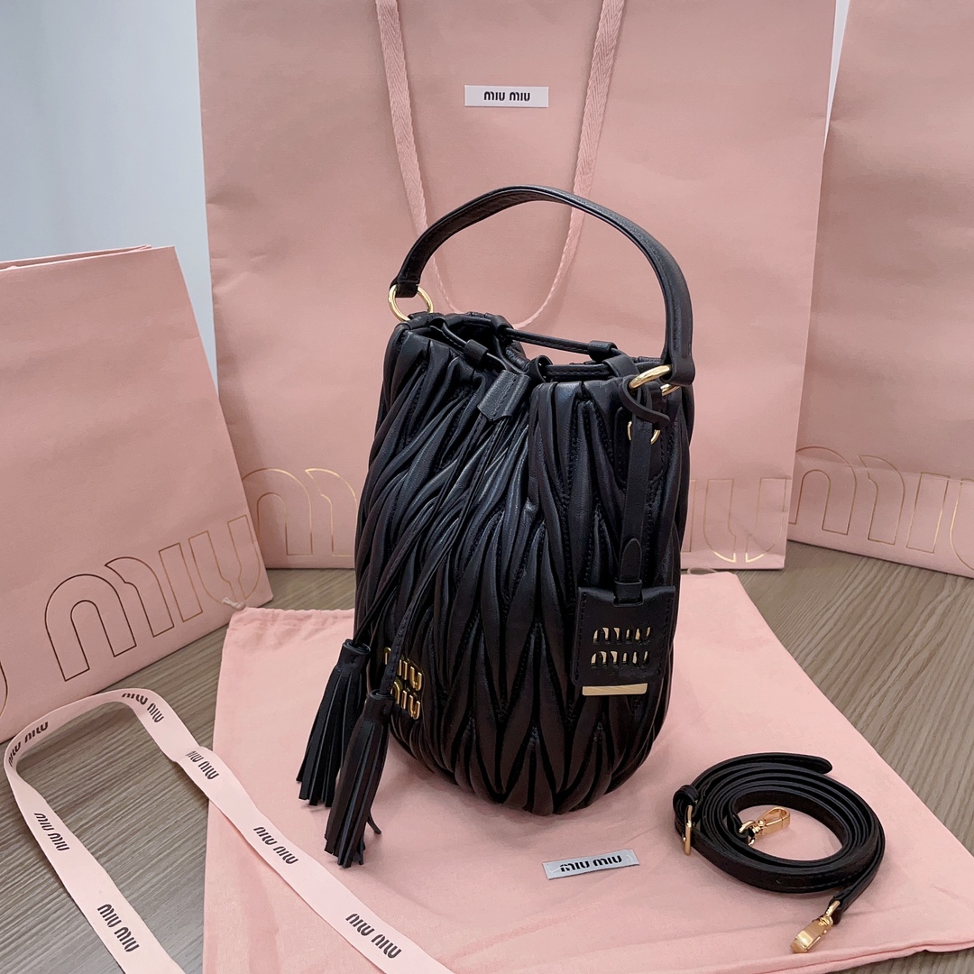 MiuMiu Matelasse Bucket-20X18X14CMCM
