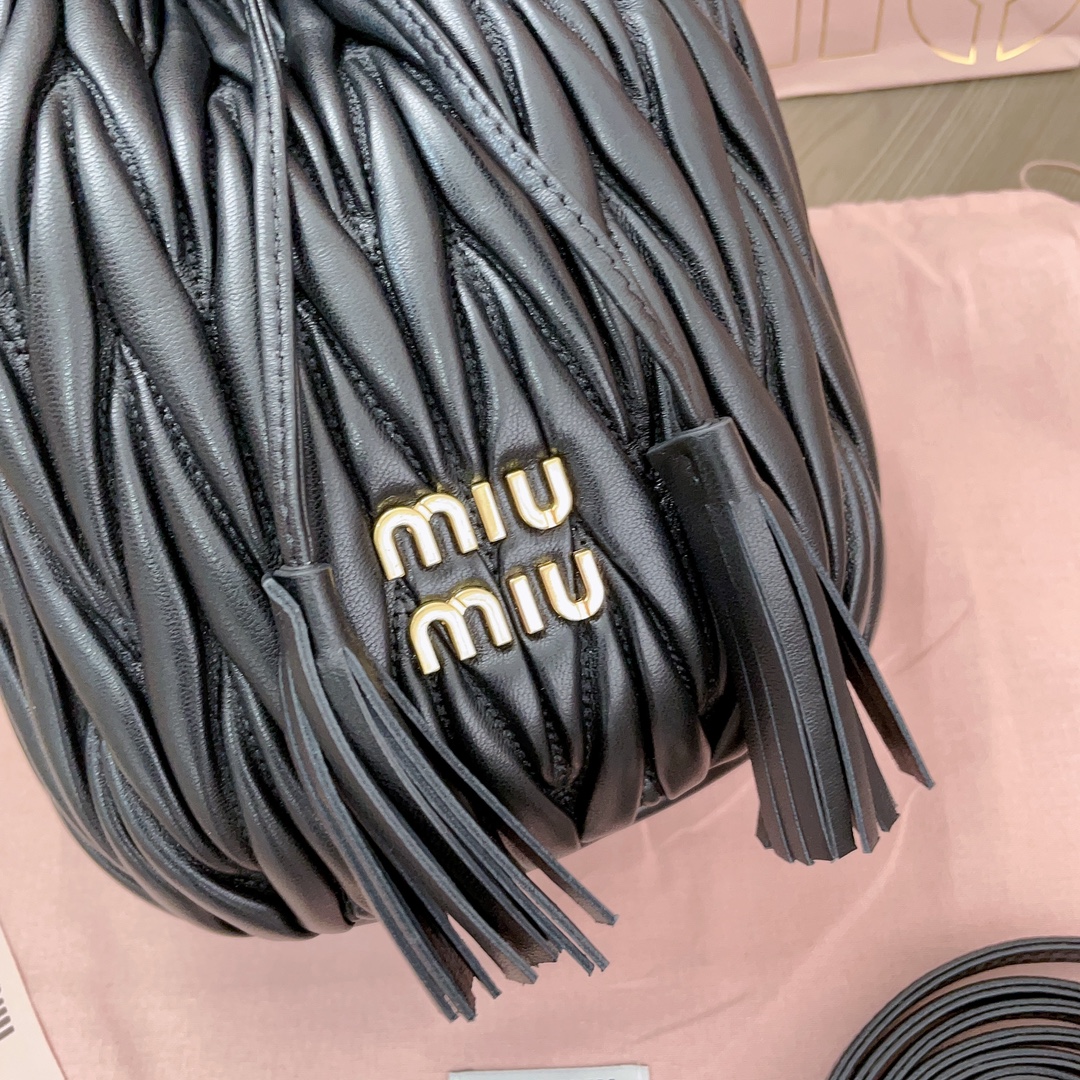 MiuMiu Matelasse Bucket-20X18X14CMCM