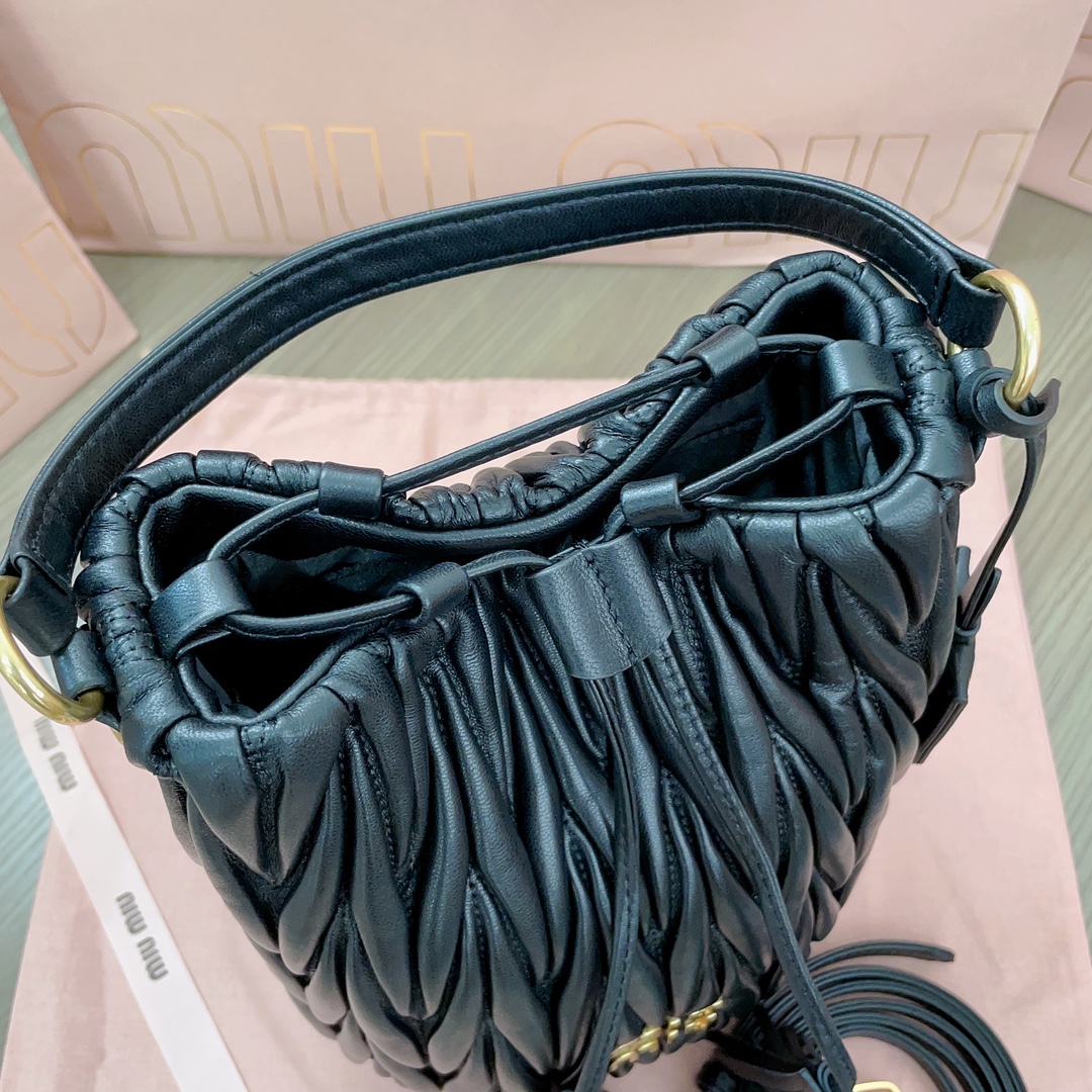 MiuMiu Matelasse Bucket-20X18X14CMCM