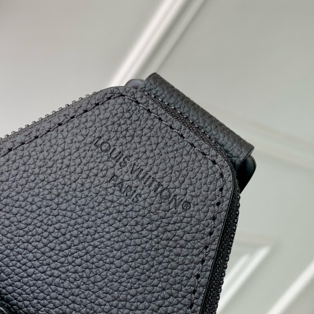 Louis Vuitton Avenue Bag-16 x 33 x 5.7CM