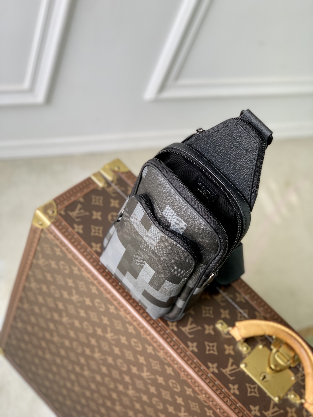 Louis Vuitton Avenue Bag-16 x 33 x 5.7CM